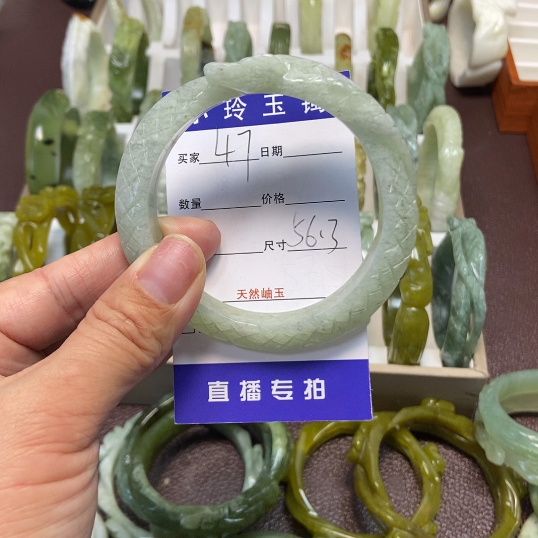 蛇纹石玉手镯未镶嵌