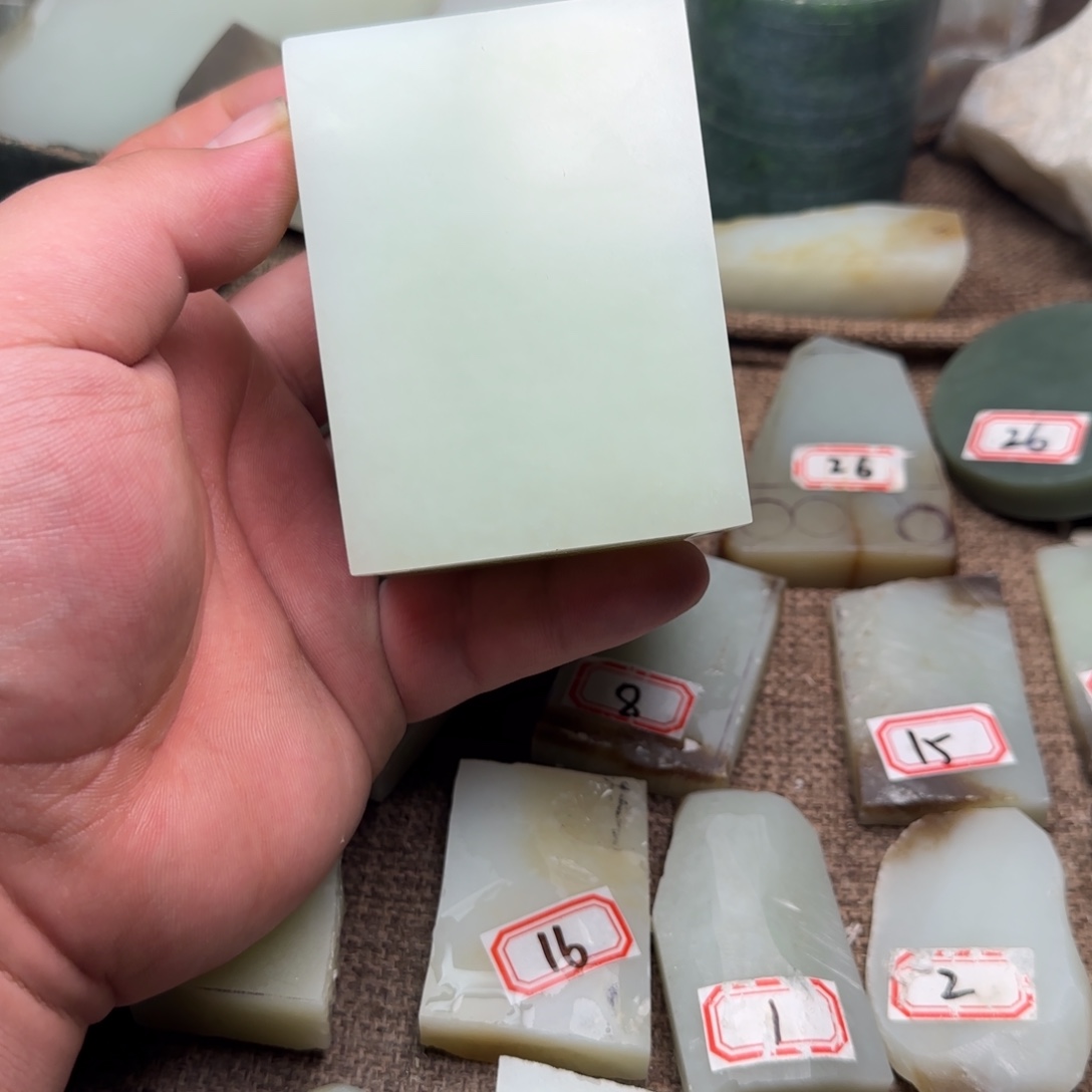 诚***下和田玉（糖玉）未镶嵌珠宝奇石