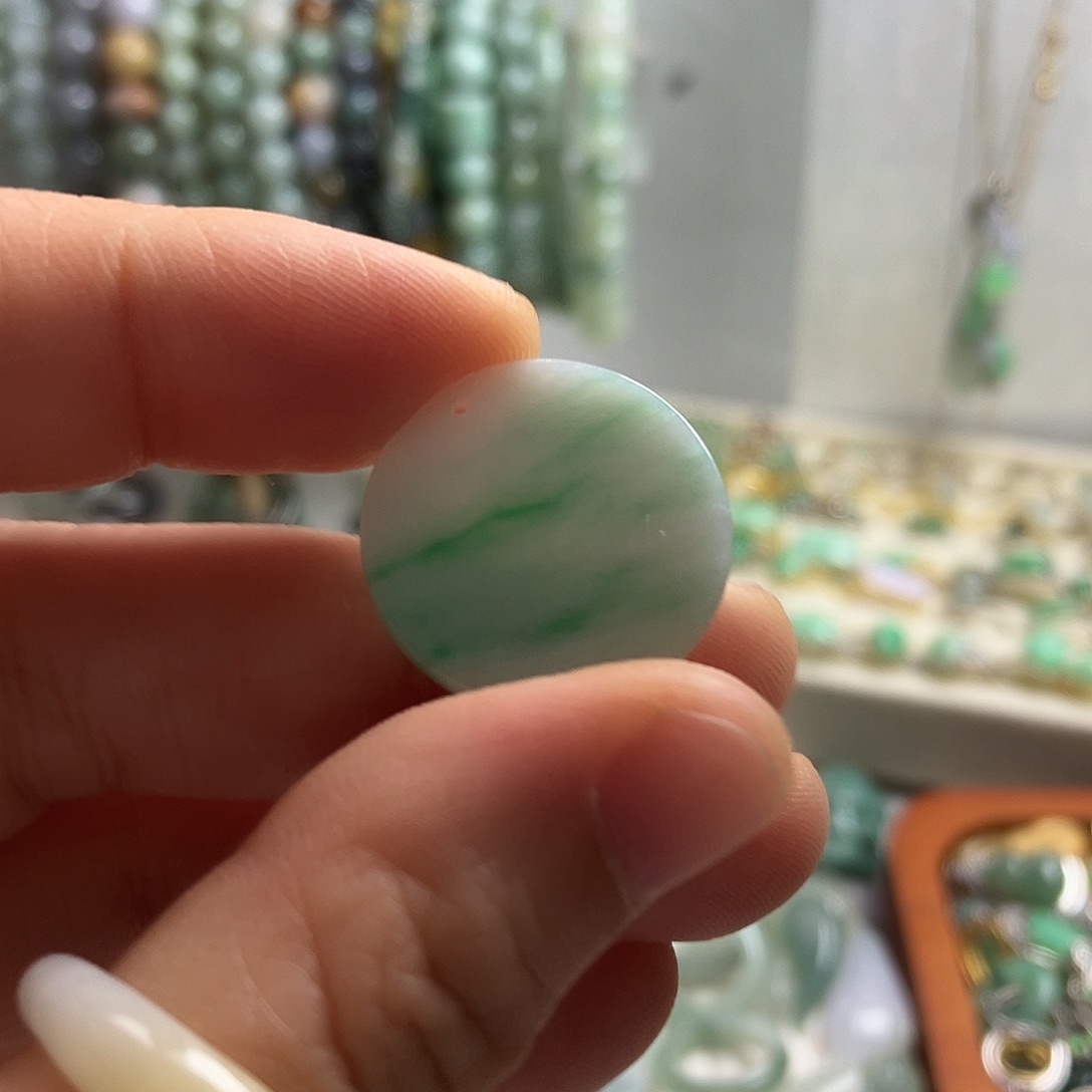 翡翠未镶嵌颈饰01