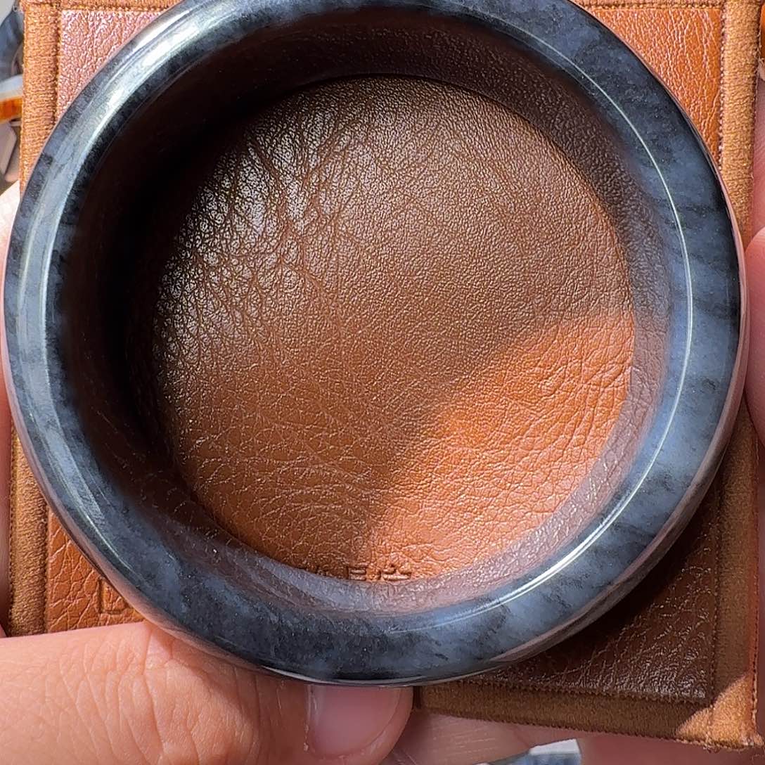 啰***嗦和田玉未镶嵌手镯