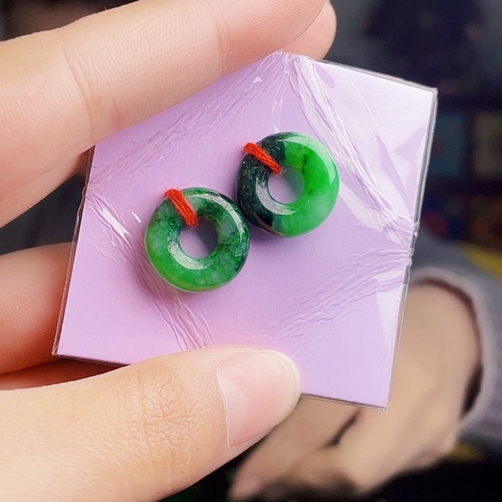 翡翠未镶嵌颈饰多样性