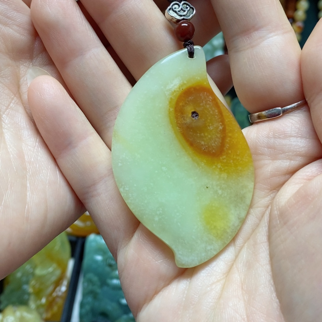 岫玉吊坠(赠链)未镶嵌