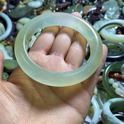 岫玉手镯未镶嵌58口径