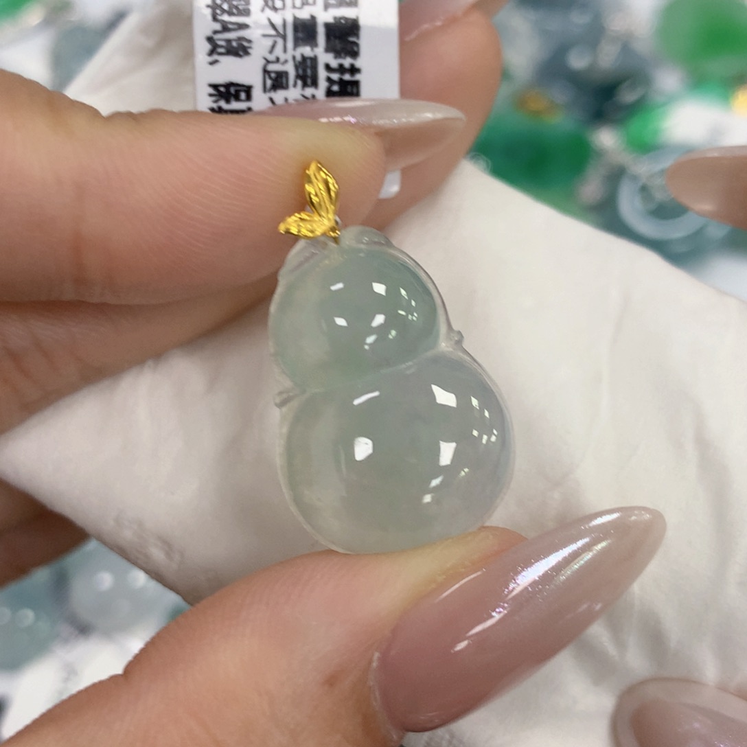 颈饰18K金镶嵌翡翠