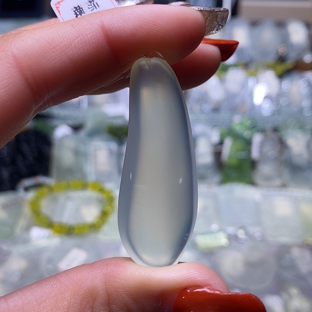 蛇纹石玉颈饰未镶嵌朱**林，