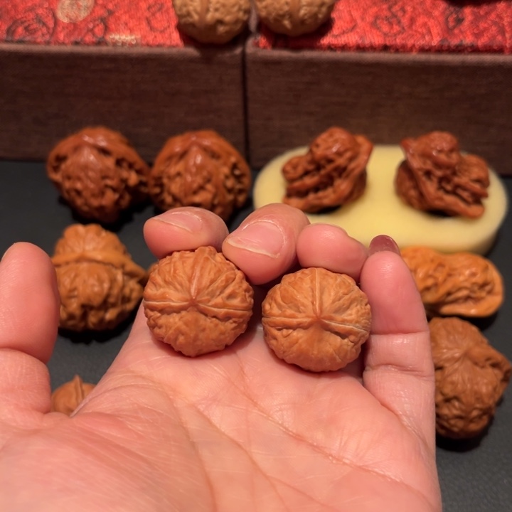 秋****文玩核桃吊坠手捻小三棱