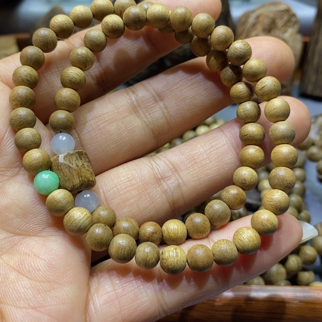 沉香木吊坠马泥涝的卡6两圈