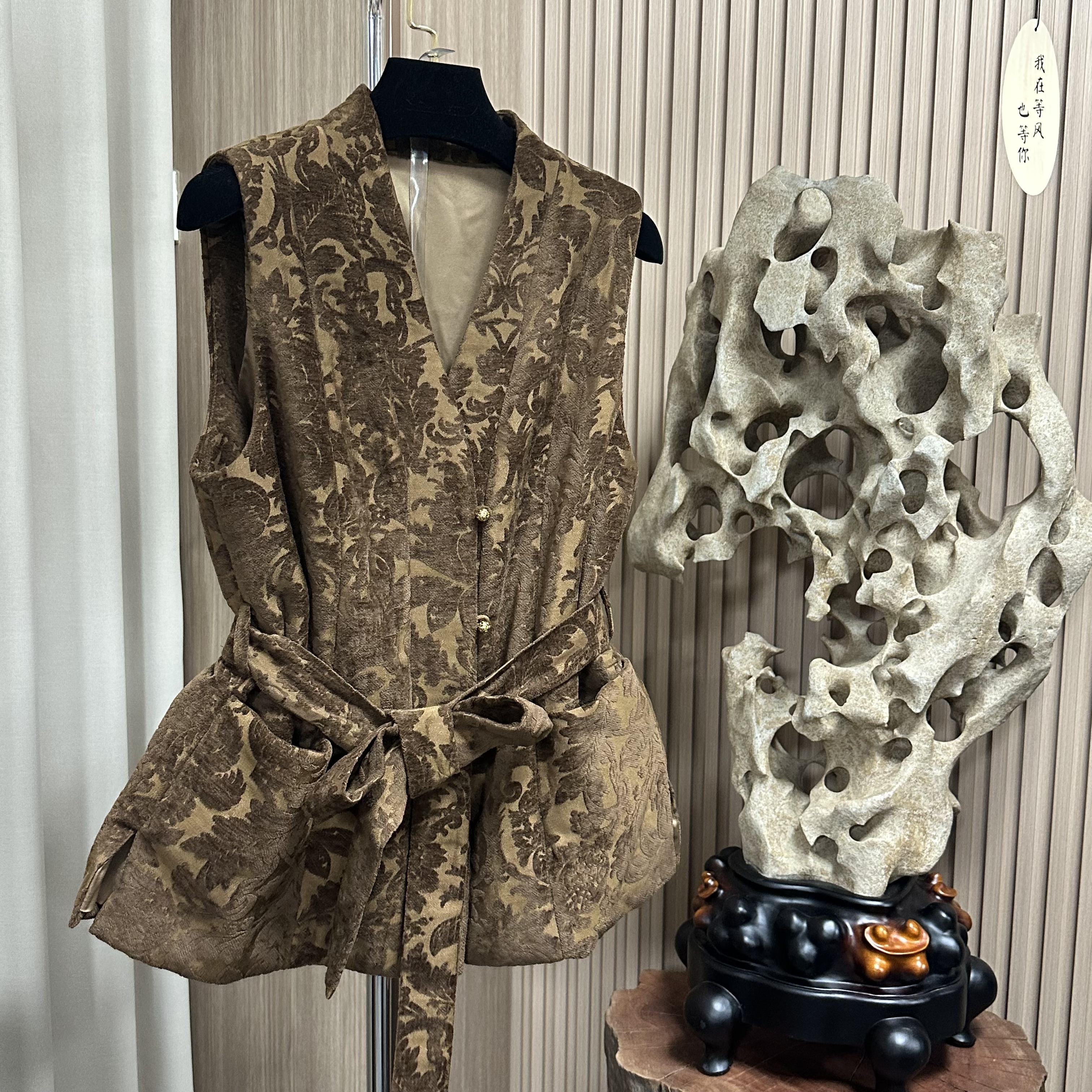 H花绒-新中式加厚中长款复古V领马甲