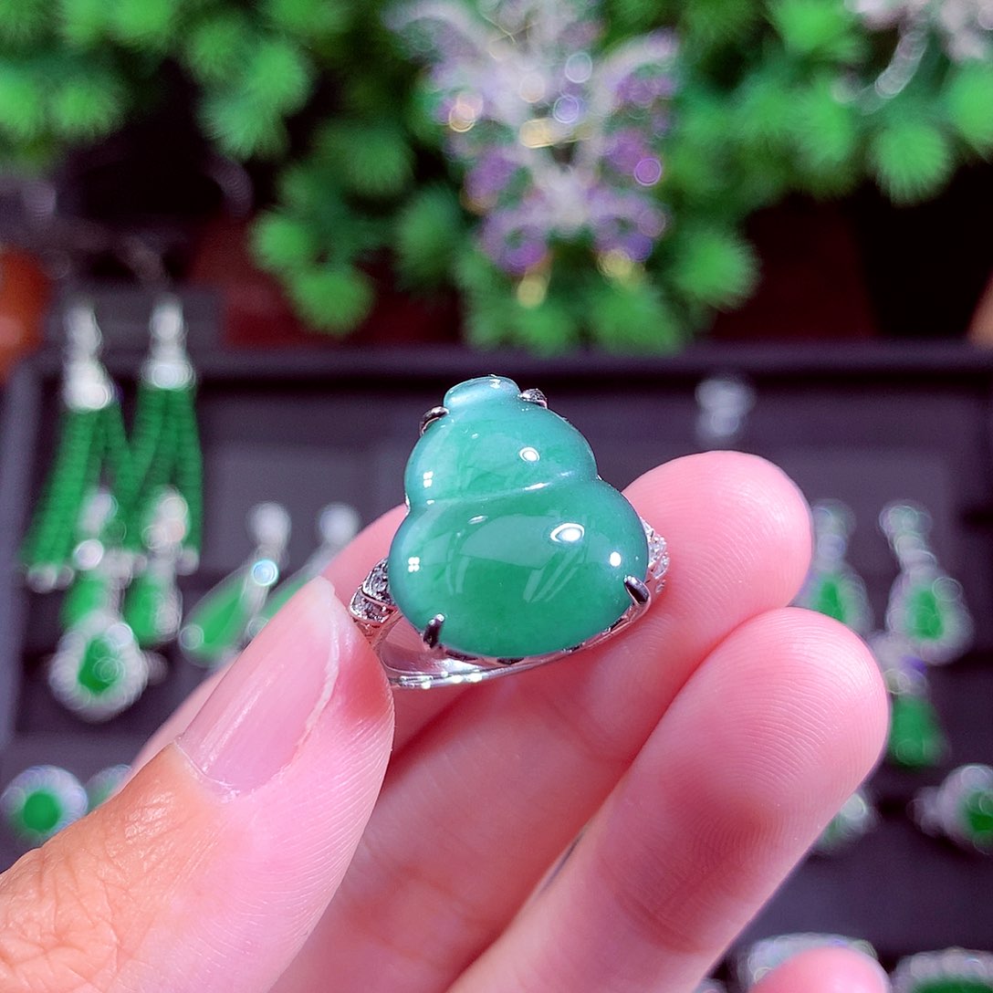 颈饰未镶嵌翡翠天然