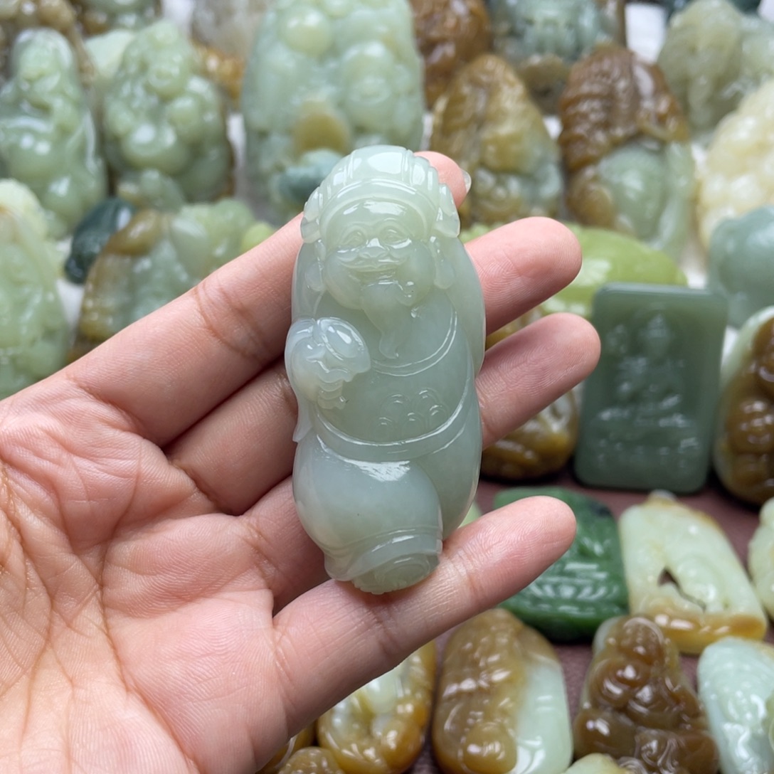 ****石和田玉未镶嵌颈饰