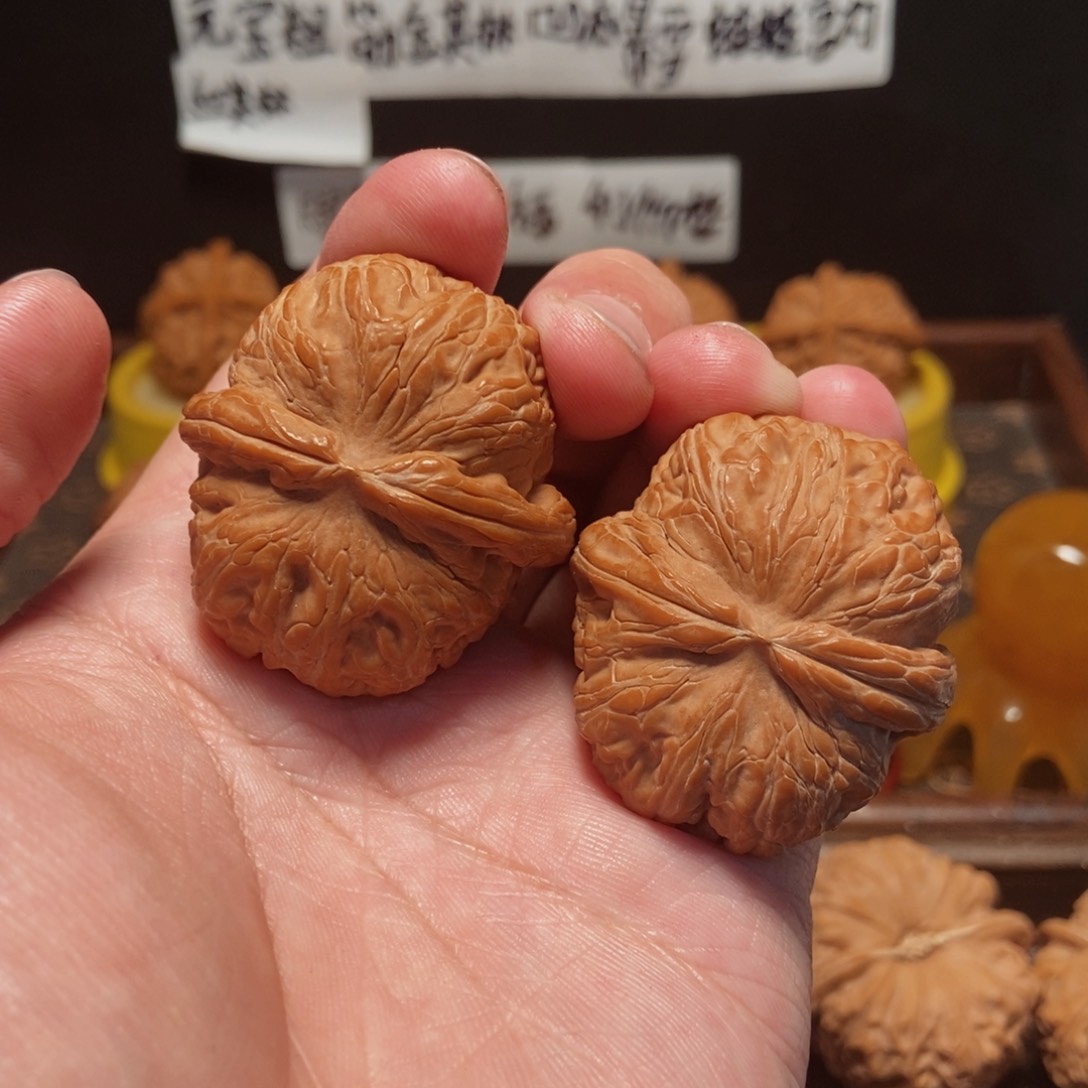 吊坠文玩核桃孤**狼元宝