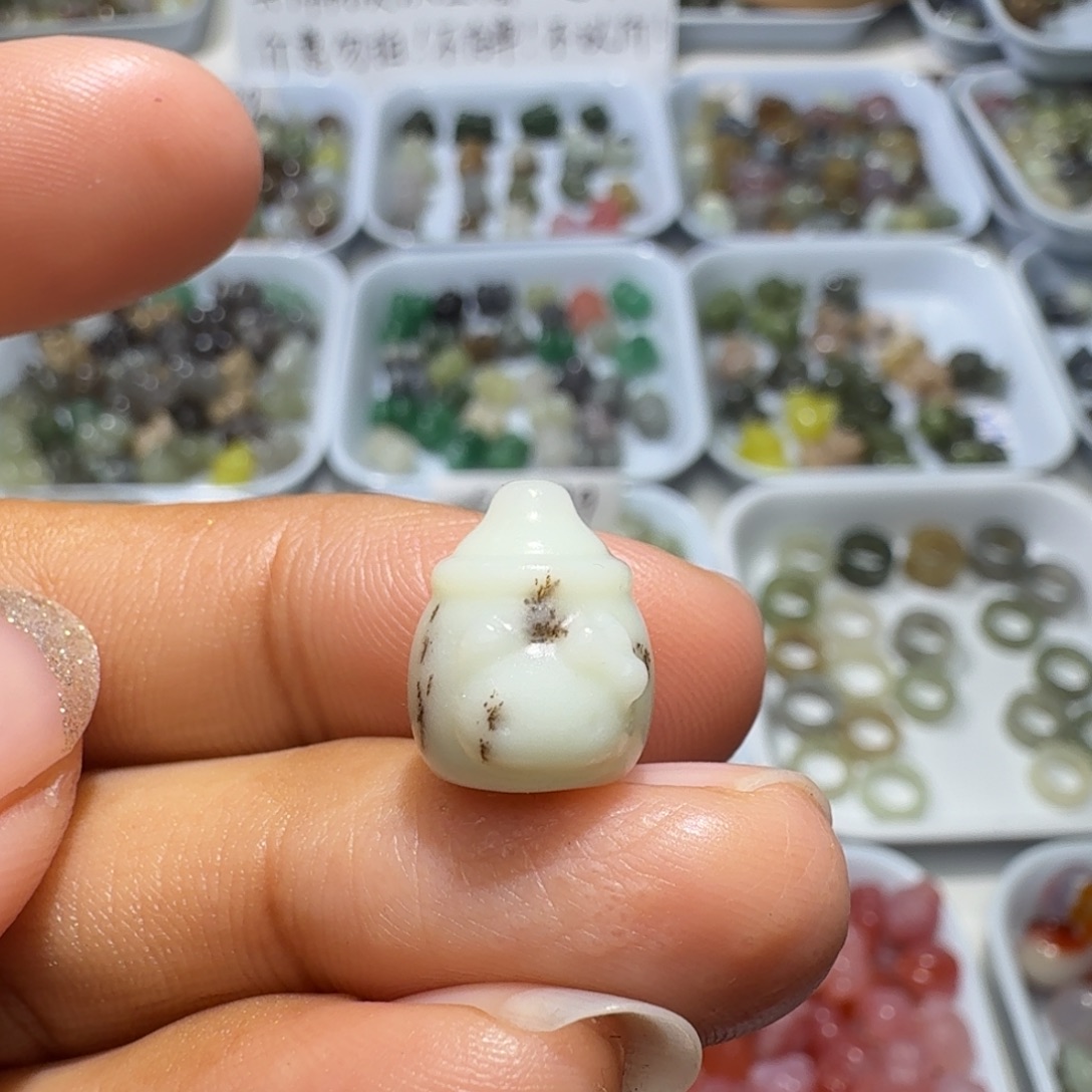 和田玉未镶嵌珠宝奇石