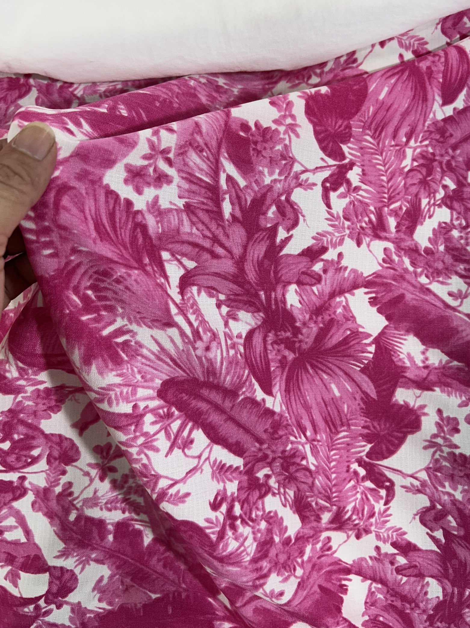 10-火龙果色印花天丝麻面料 柔和亲肤 精梳精纺无扎感 多拍连裁