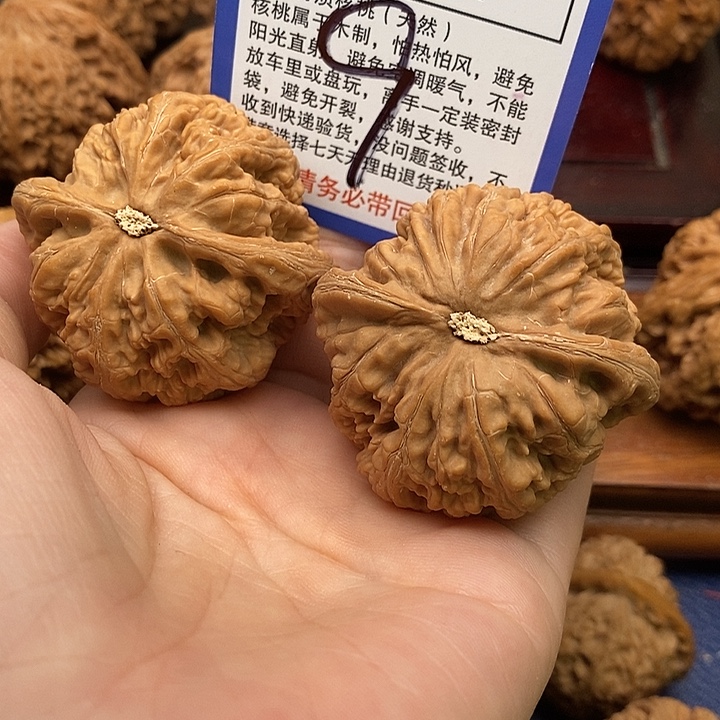 *****吊坠桃核粗筋狮子头47