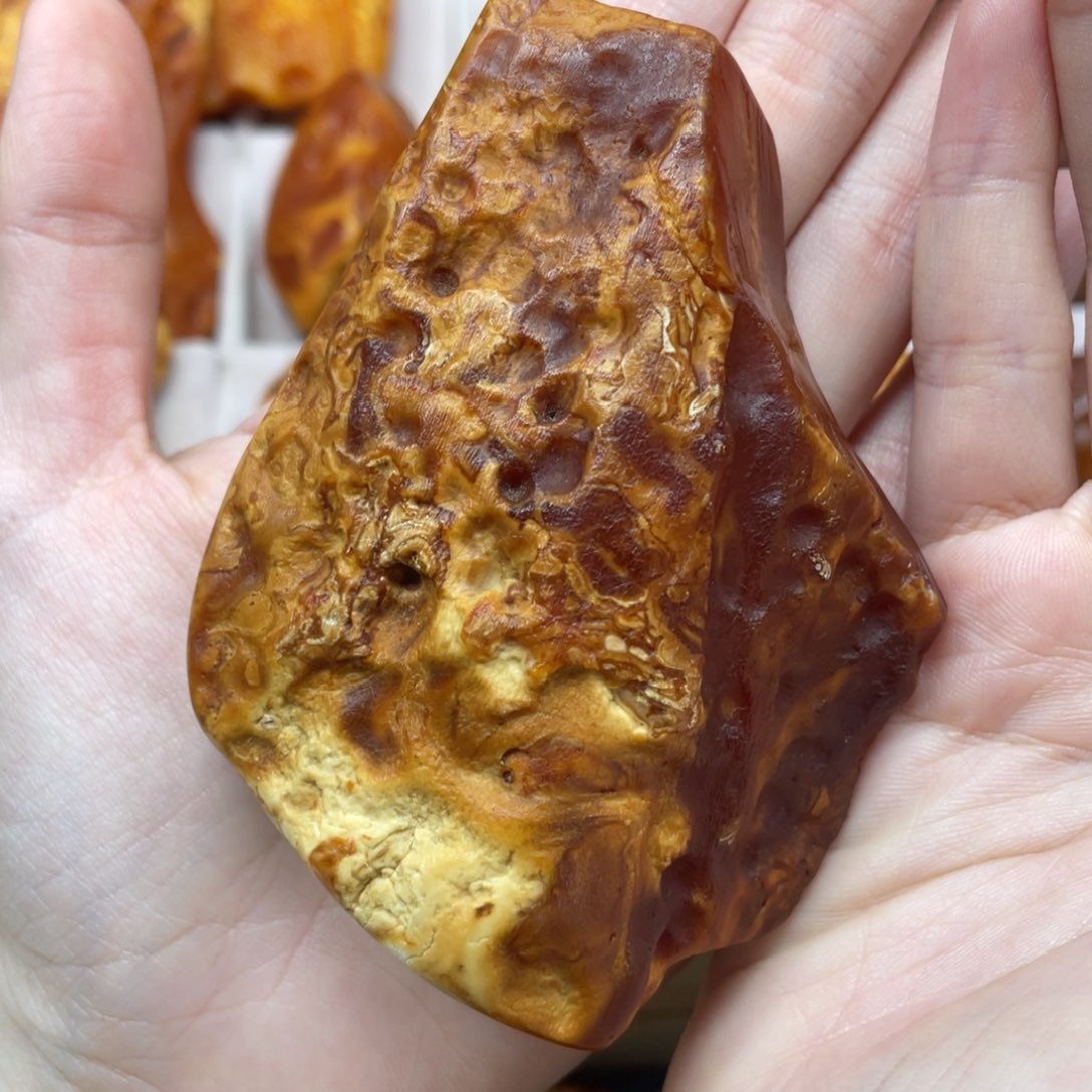 琥珀珠宝奇石未镶嵌