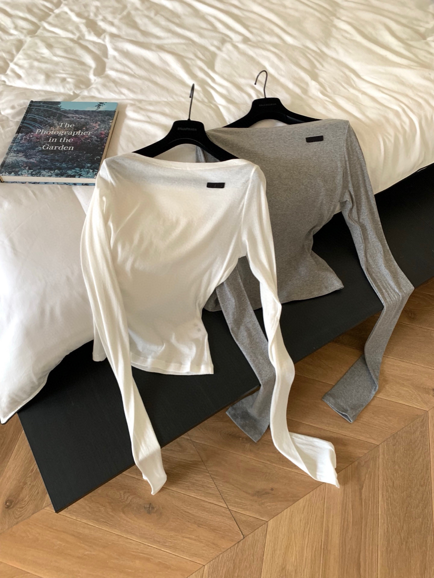 MM一字肩长袖T恤