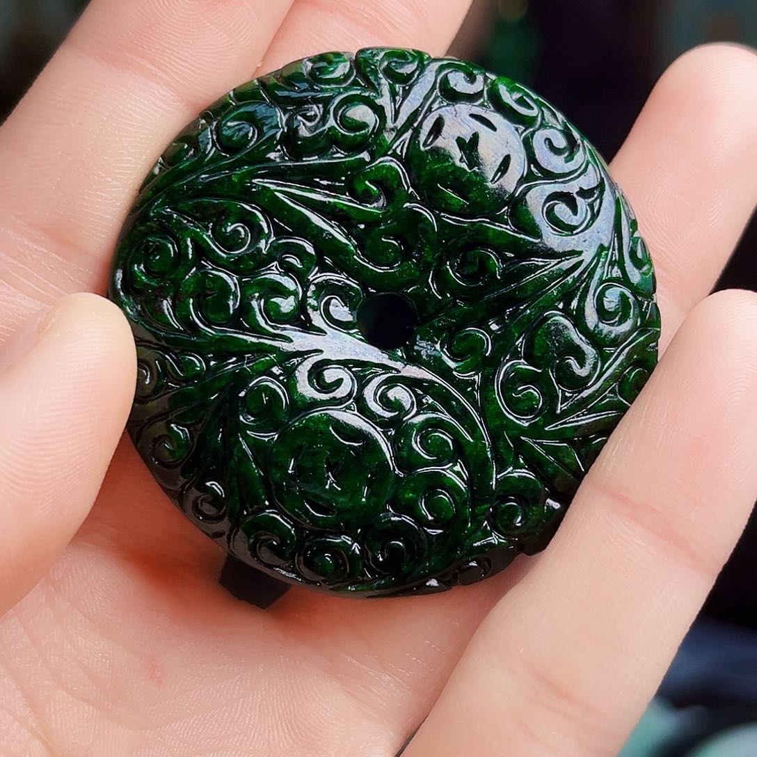 颈饰未镶嵌翡翠多样性