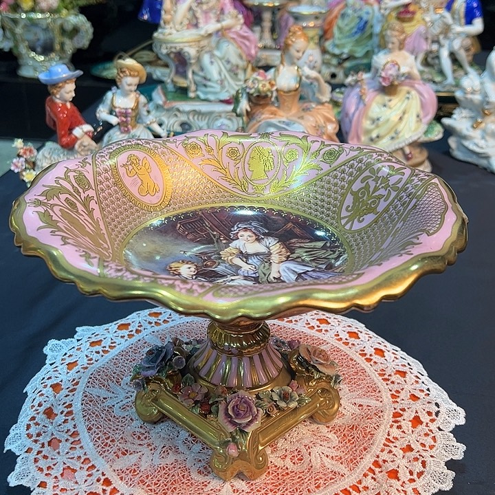 陶瓷粉色高脚果盘 描金 捏花 浮雕  老货库存默认岁月痕迹