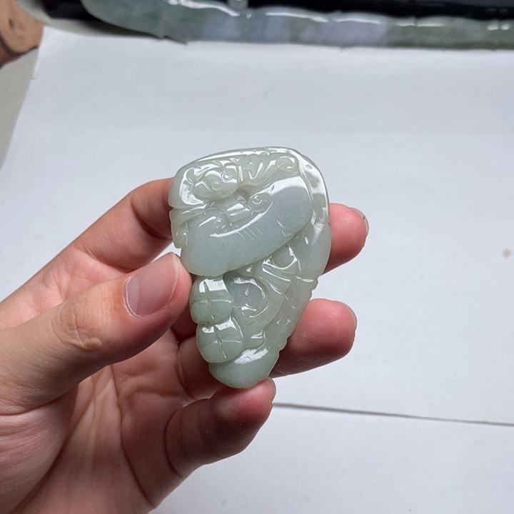 翡翠未镶嵌颈饰如意2