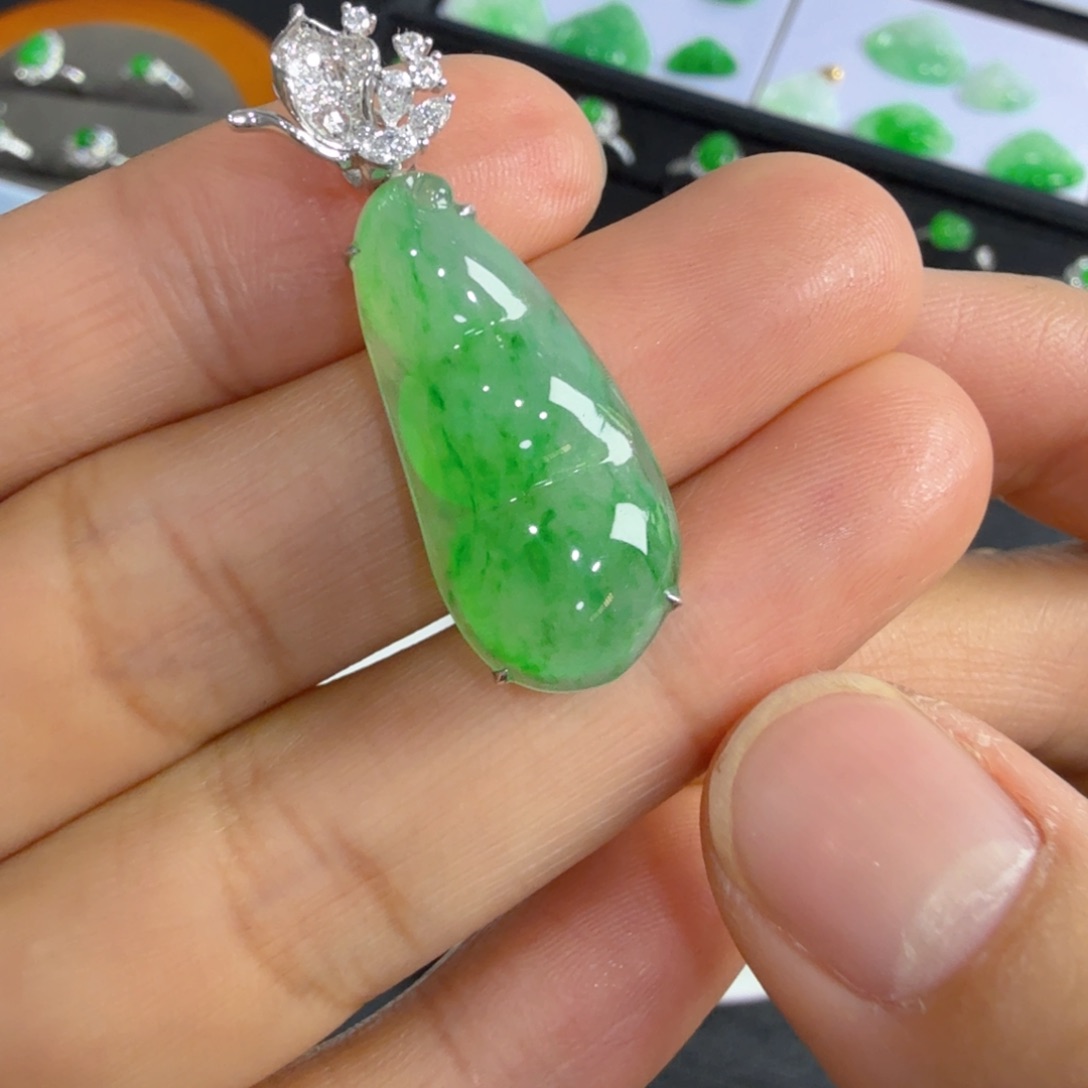 翡翠颈饰18K金镶嵌福豆