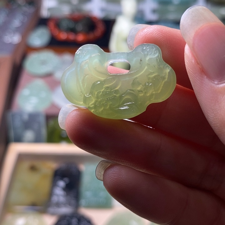 未镶嵌蛇纹石玉颈饰
