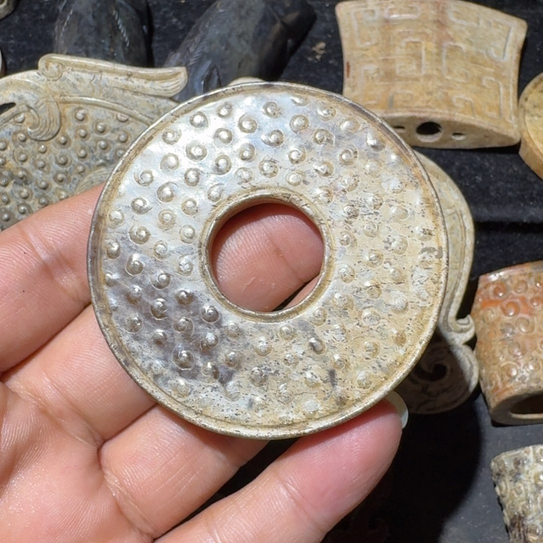 柴***处和田玉未镶嵌挂件