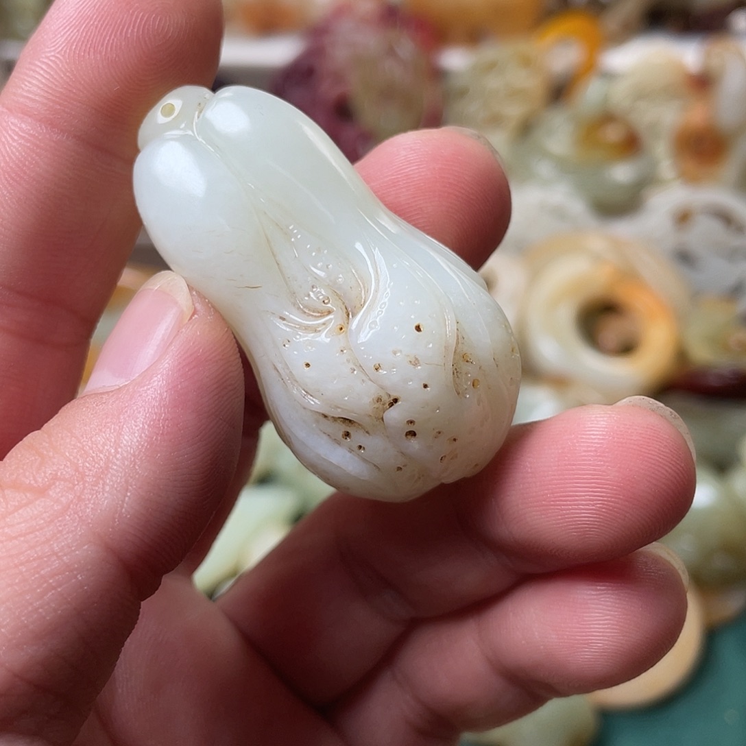 为***当和田玉未镶嵌颈饰