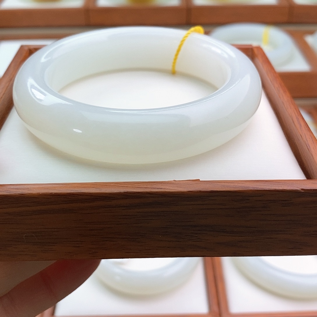 和田玉（白玉）手镯未镶嵌用****3