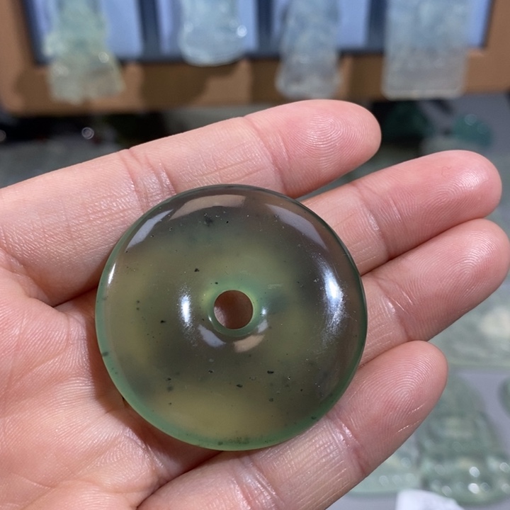 少***8岫玉未镶嵌颈饰吊坠