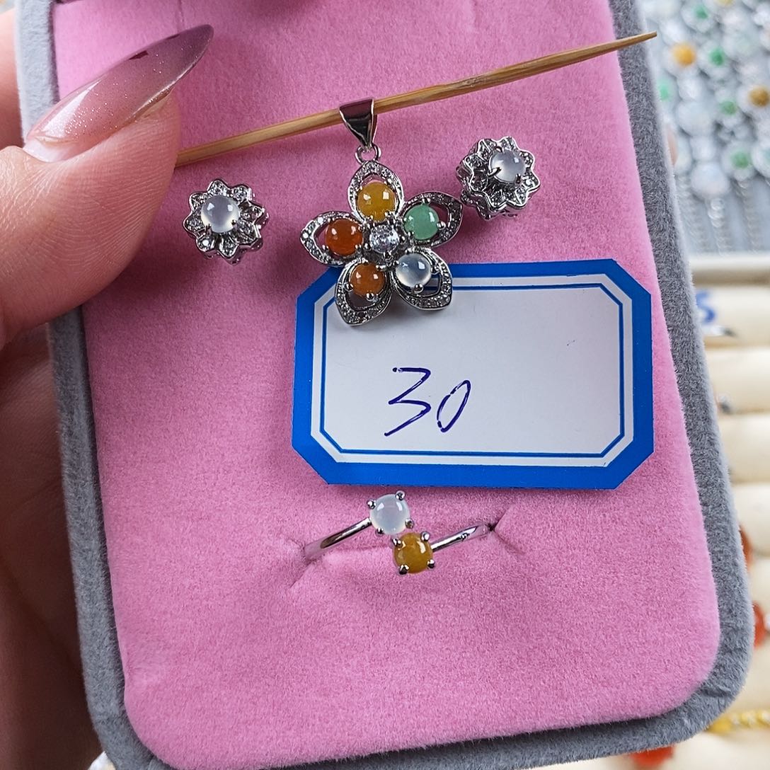 翡翠未镶嵌戒指缅甸