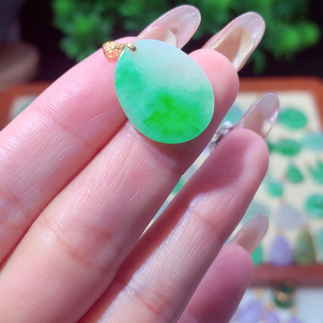 翡翠吊坠(不含链)18K金镶嵌