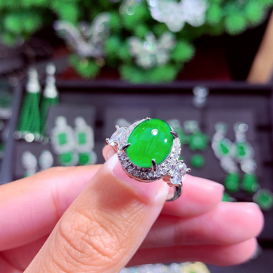 颈饰未镶嵌翡翠天然