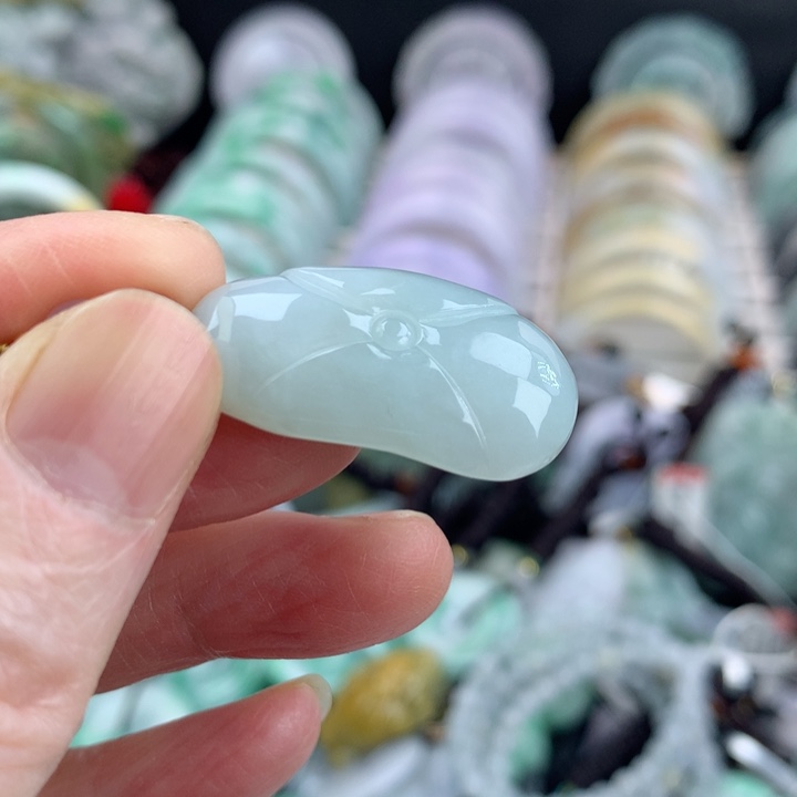 翡翠颈饰未镶嵌吊坠