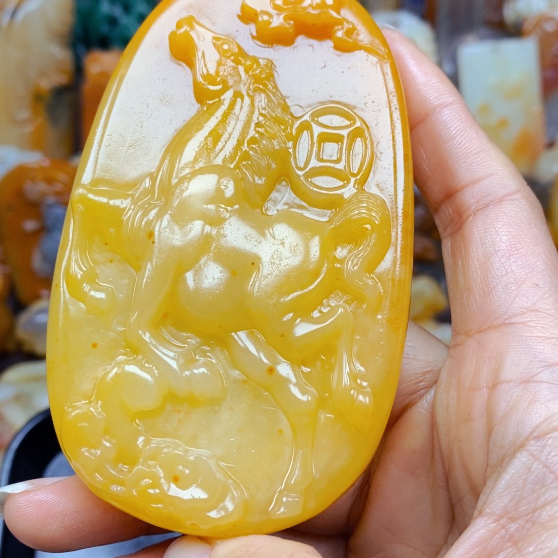 石英质玉（黄龙玉）颈饰未镶嵌