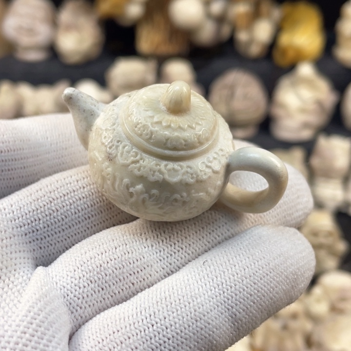 爱****皮质非金属配饰鹿角雕刻茶壶