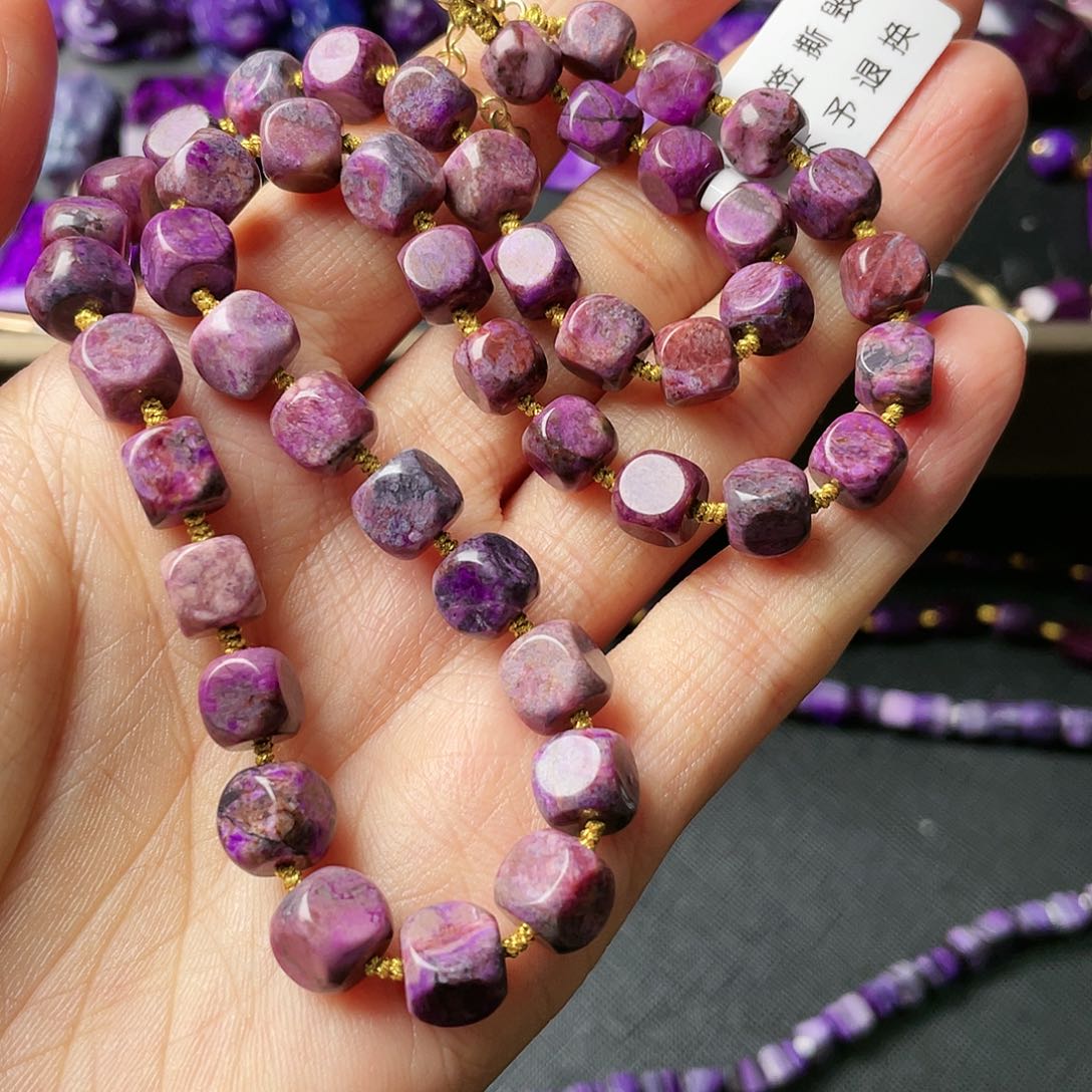 未镶嵌苏纪石（舒俱来）项链