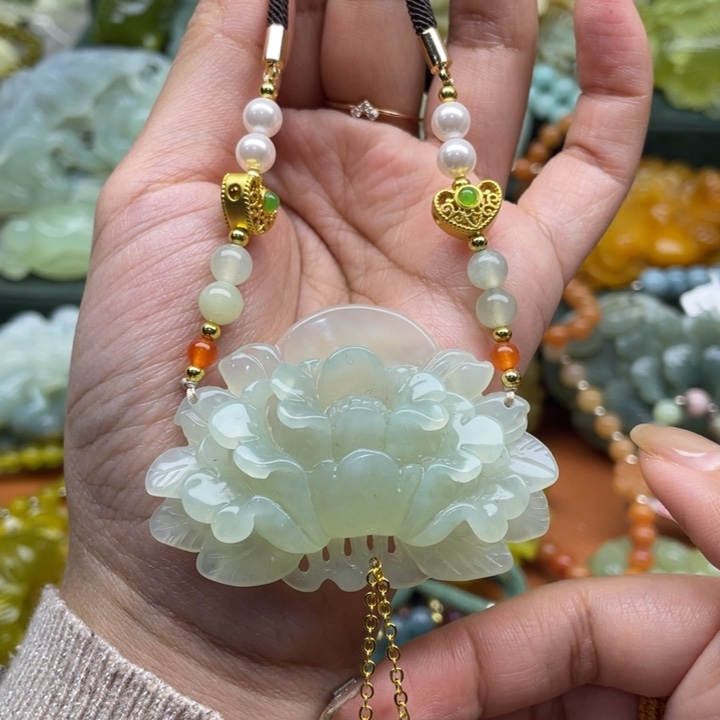 蛇纹石玉吊坠未镶嵌