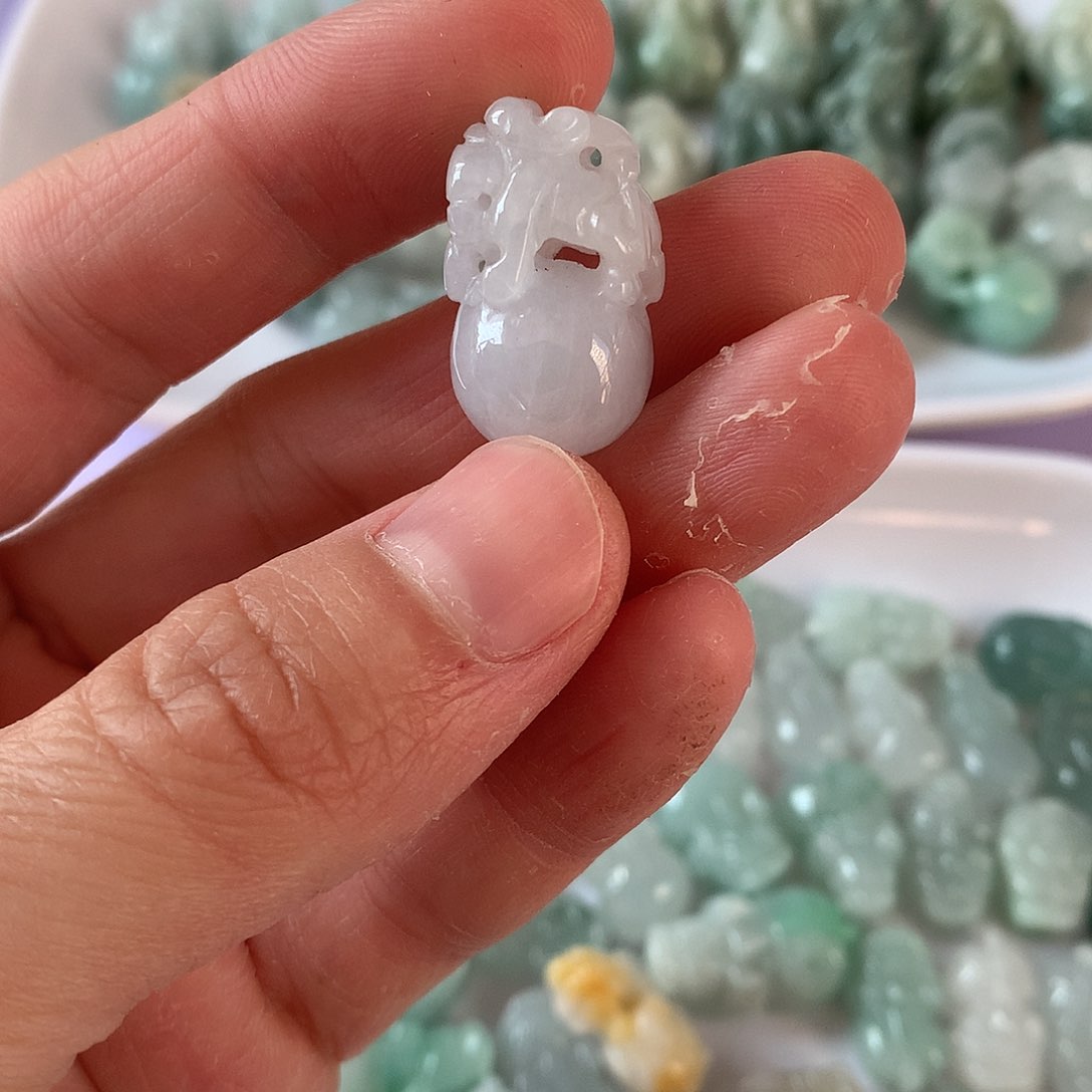 翡翠颈饰未镶嵌微纹处理