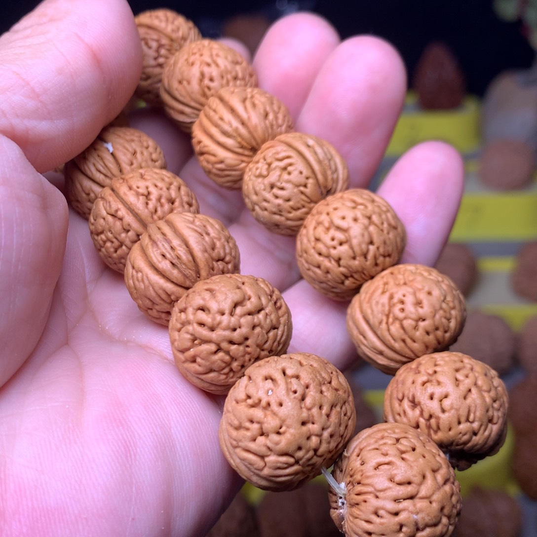 秋***光大叶紫檀（黑酸枝木类）桃核