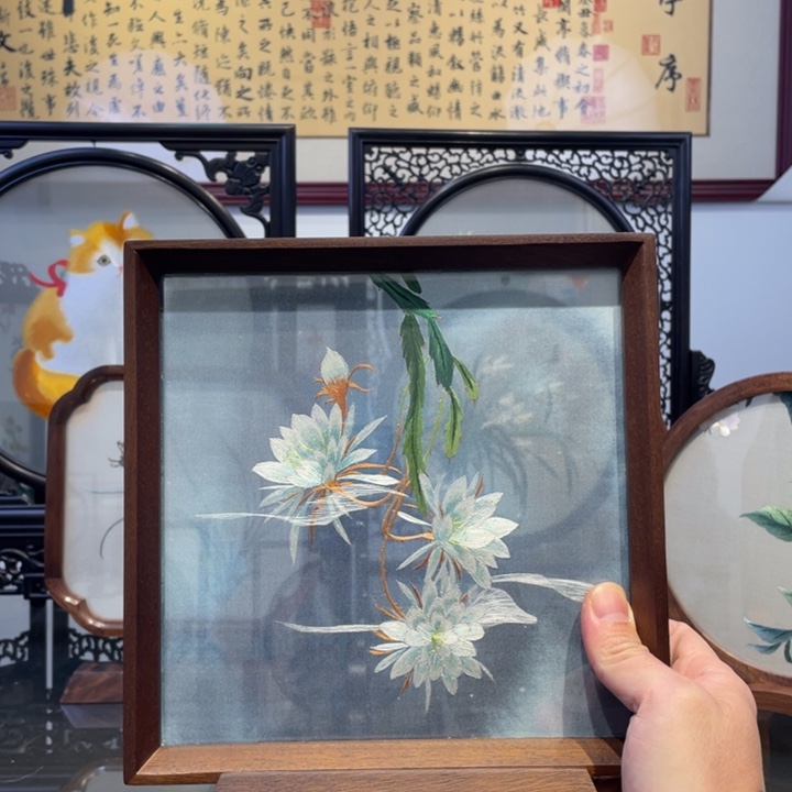 有机玻璃苏州特色双面绣摆台