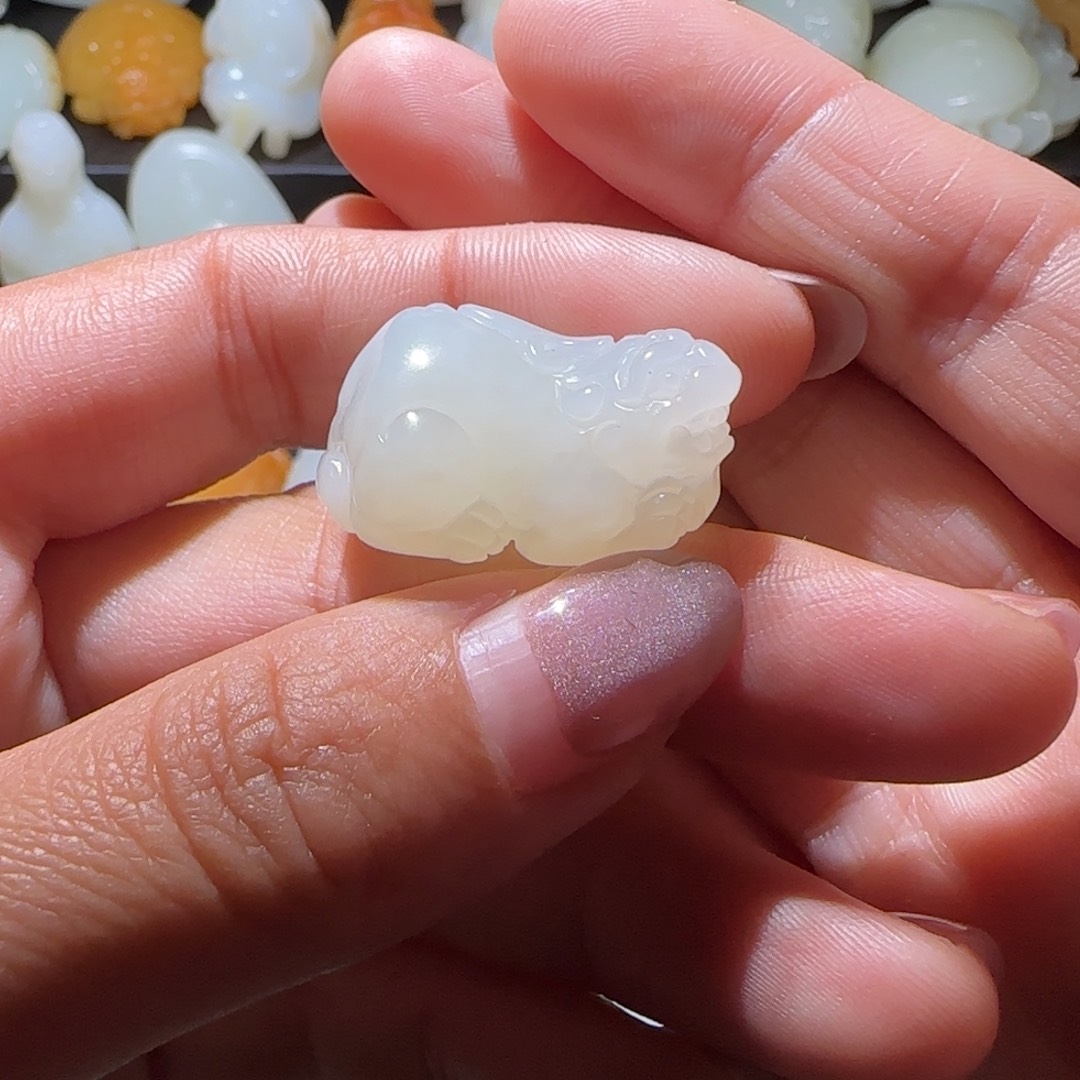 馨***饰和田玉未镶嵌颈饰