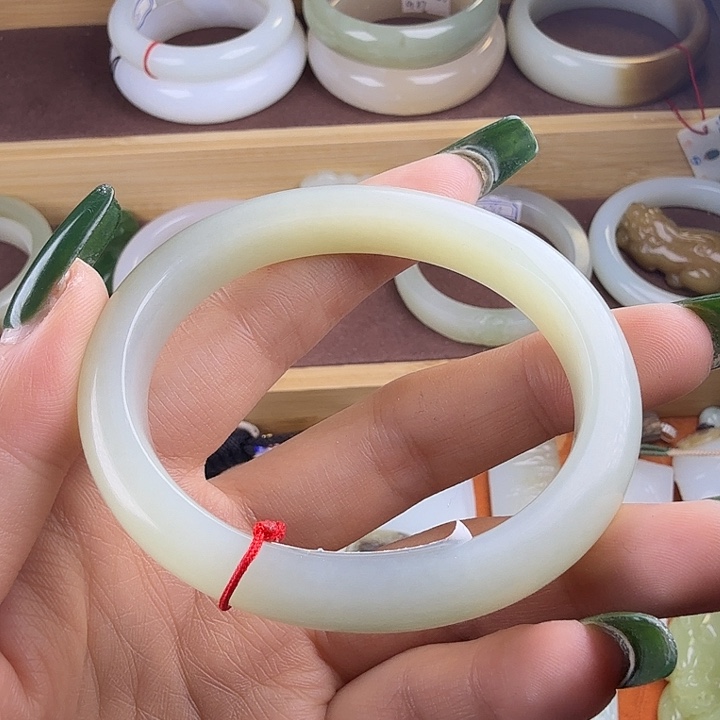 和田玉（糖玉）未镶嵌手镯