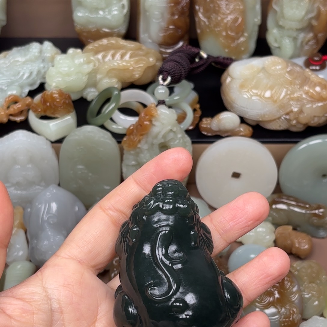 颈饰未镶嵌和田玉