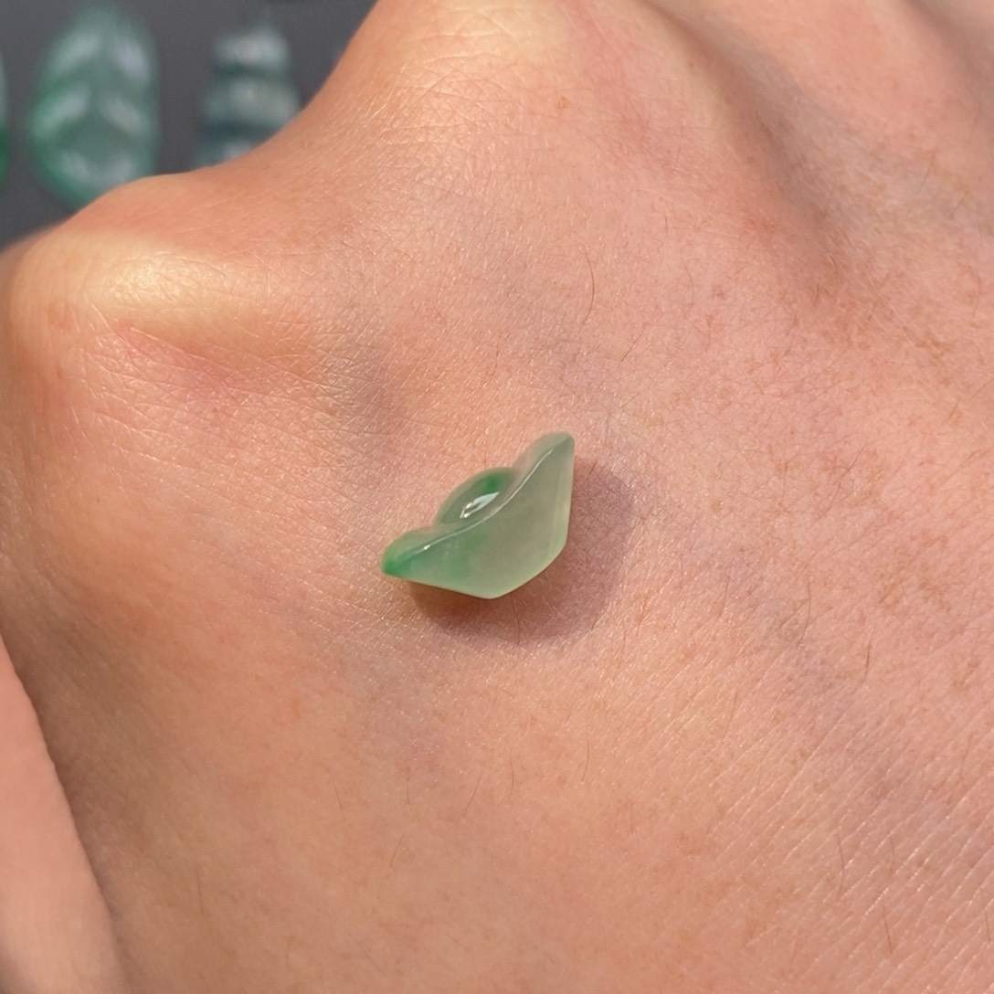 翡翠颈饰未镶嵌元宝