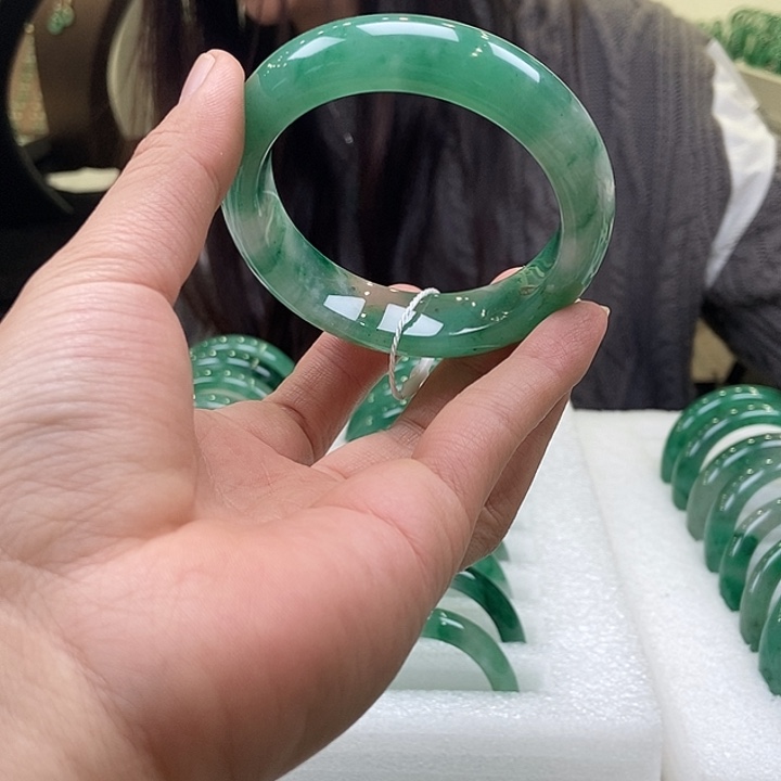 石英质玉（非洲翠）未镶嵌手镯