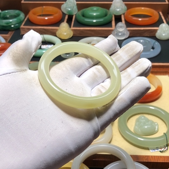 石英质玉（黄龙玉）未镶嵌手镯