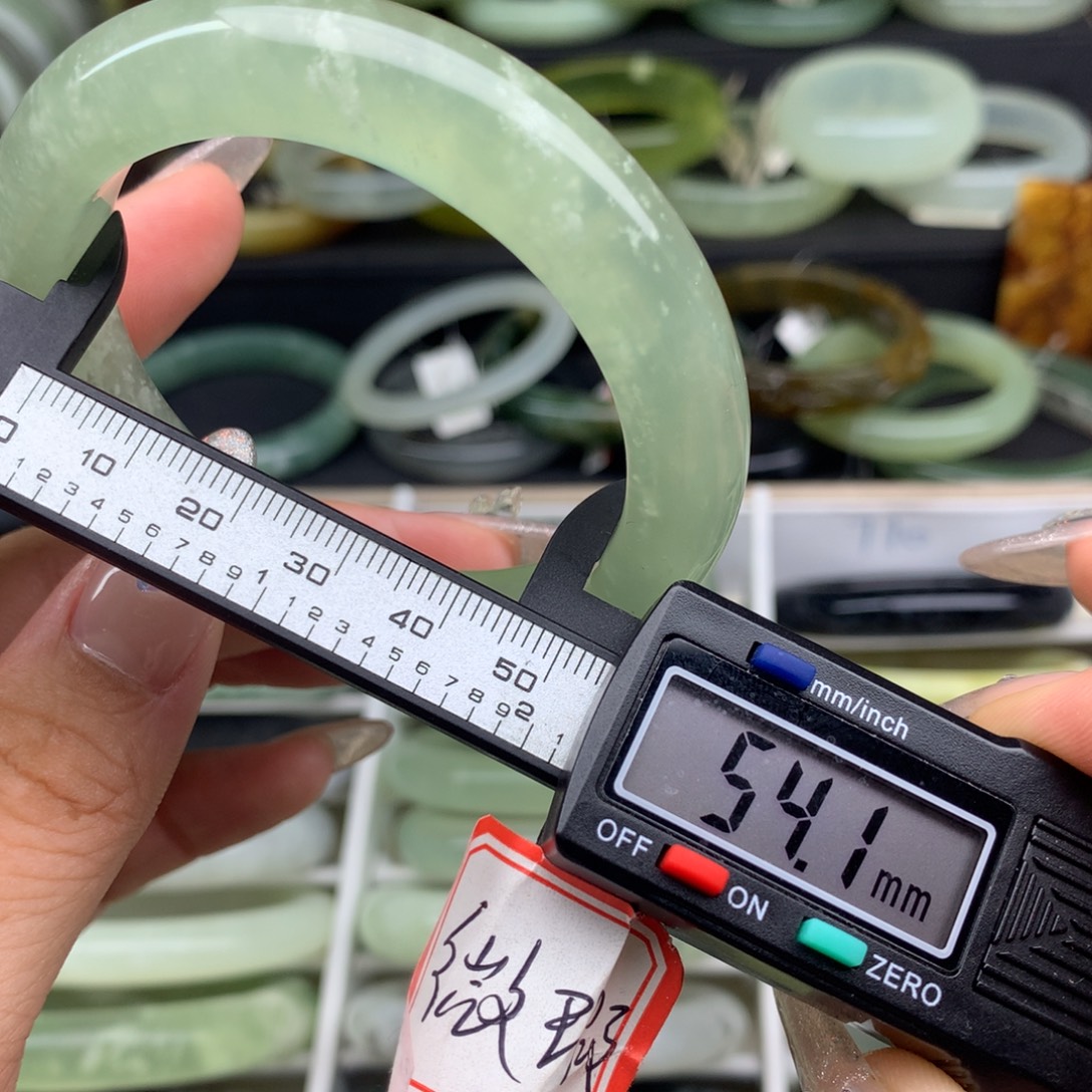 蛇纹石玉未镶嵌手镯708