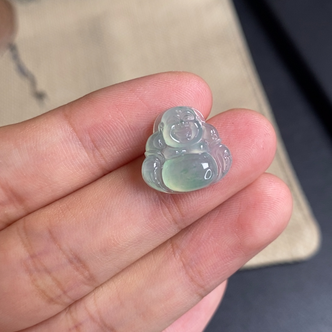 翡翠未镶嵌颈饰佛公