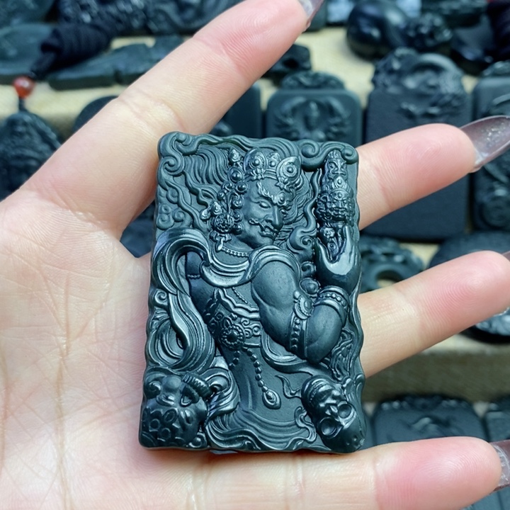 和田玉（青玉）颈饰未镶嵌双面雕刻