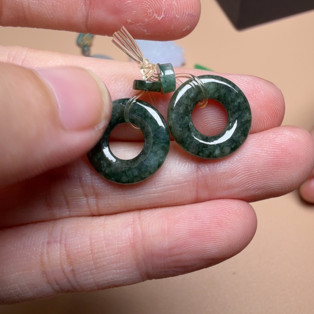 翡翠未镶嵌颈饰16